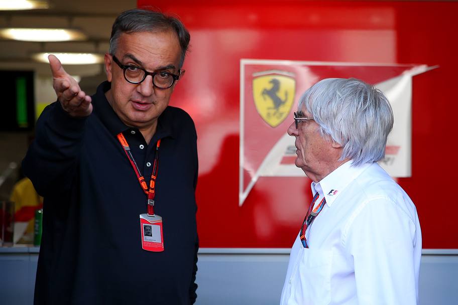 Il presidente Ferrari Sergio Marchionne con Bernie Ecclestone. Ansa